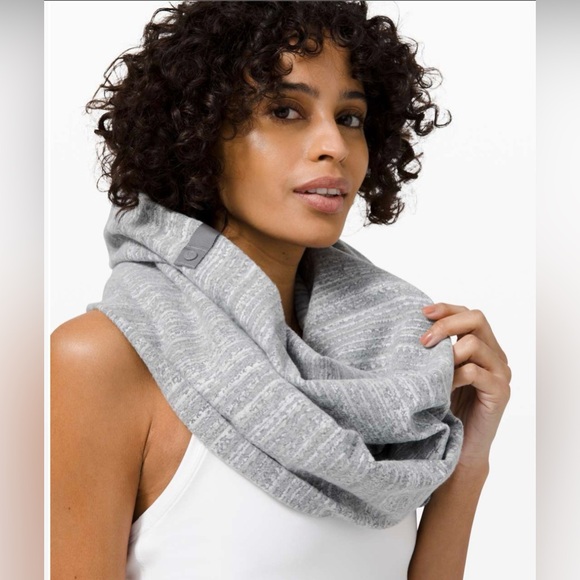 Lululemon Vinyasa Scarf - Picture 4 of 9